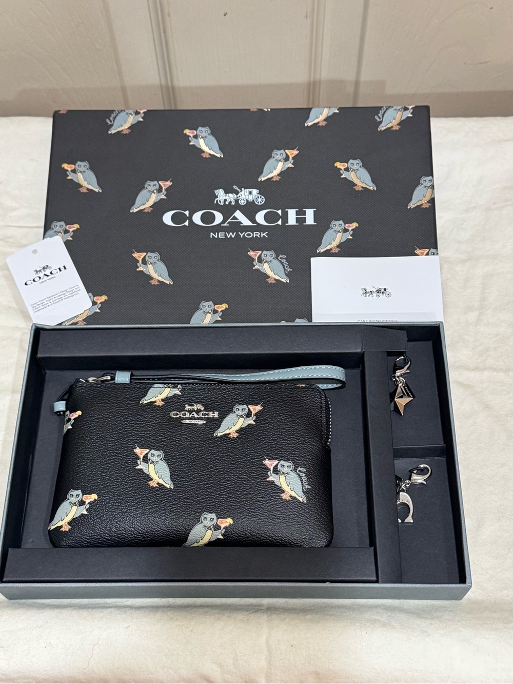 NWT Coach Party Owl Boxed Set Corner Zip Wristlet With 2 Charms Black Holiday